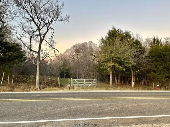 3360 Sandy Point Rd, Bryan, TX 77807