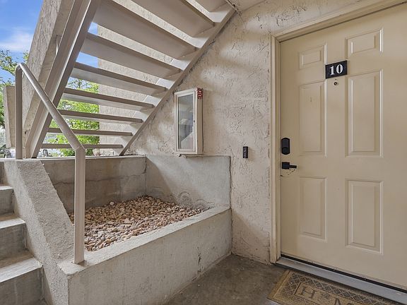 3rd image of 971 E Creekhill Ln S #10