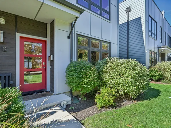 1112 Pitner Ave, Evanston, IL 60202