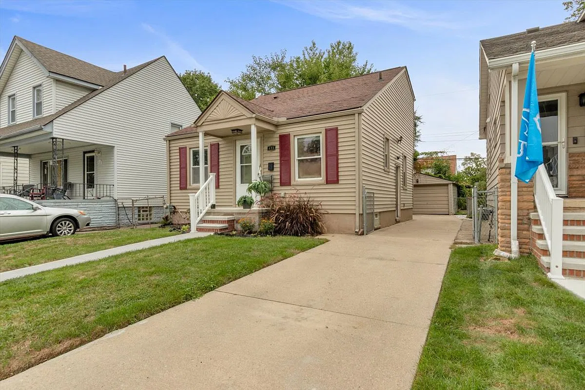 3 bed, 1035 sqft, $2,400 — Photo 3