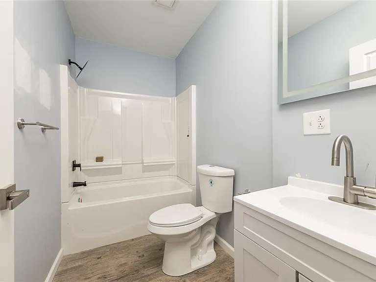 27 W Main St #2 — Photo 9