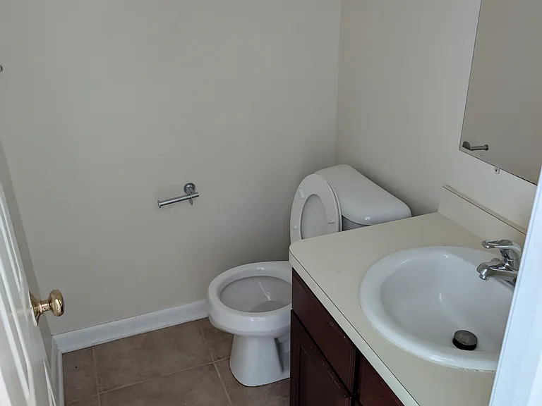 712-714 Berkshire Ln — Photo 5