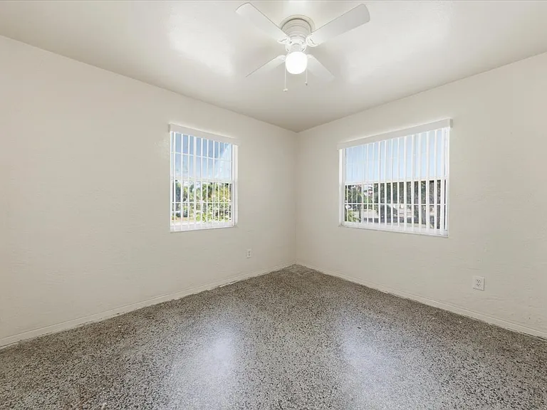 1647 Bay St SE — Photo 33