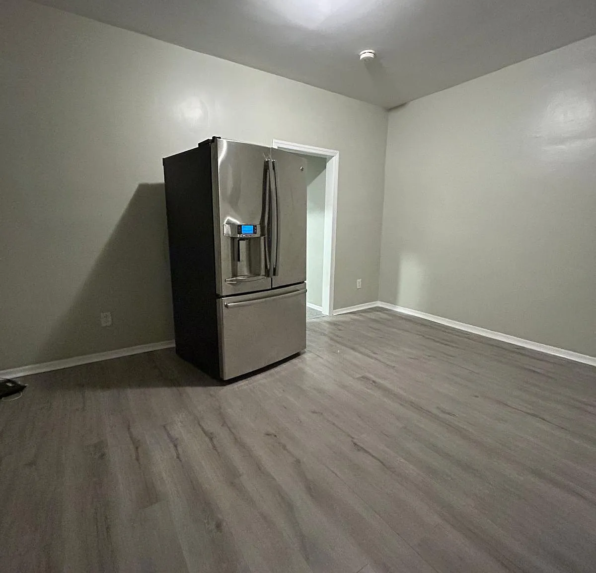 2 bed, 700 sqft, $1,800 — Photo 2