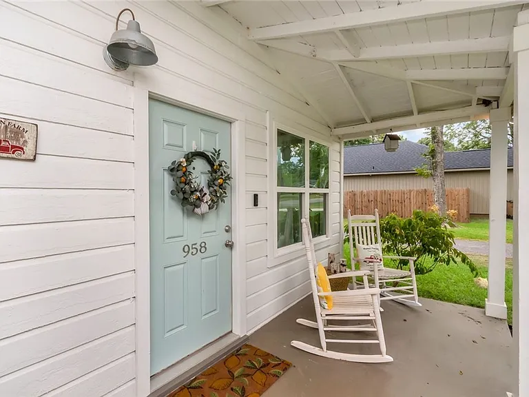 958 Pinemont Dr — Photo 2