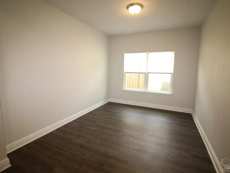 8006 Burnside Loop — Photo 6