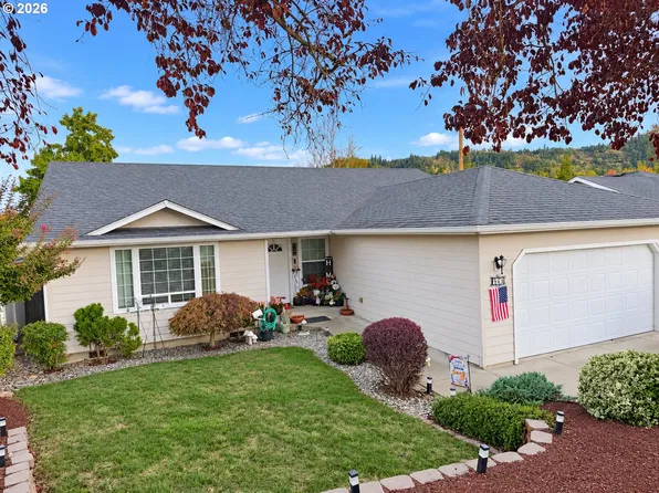 411 Sunnyside Dr, Winston, OR 97496