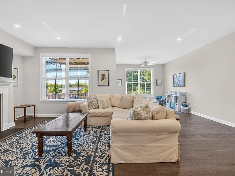 8106 Zoe Pl — Photo 6