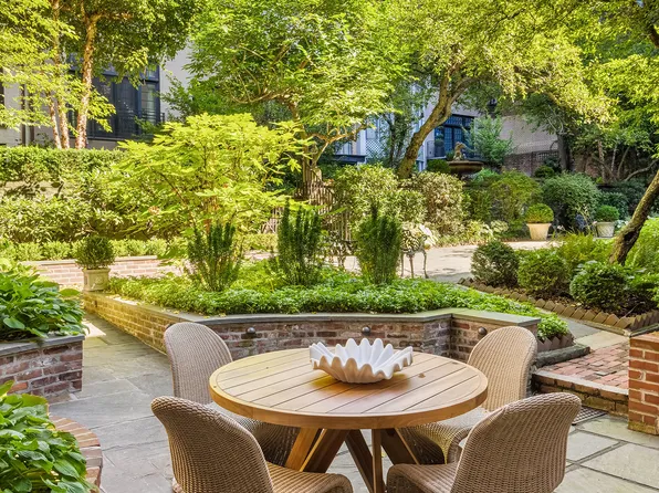 157 East 65th Street image 3 of 27