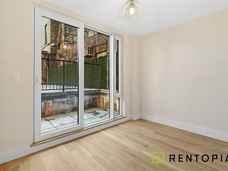 302 Graham Ave #1B — Photo 6