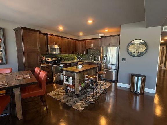 2nd image of 7910 Edgemont Rd Suite 202