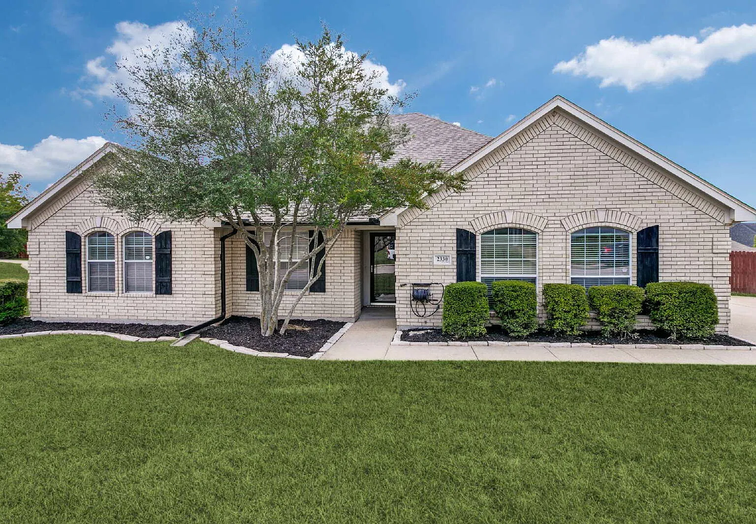 4 bed, 2.0 bath, 1826 sqft, $2,350 — Photo 1