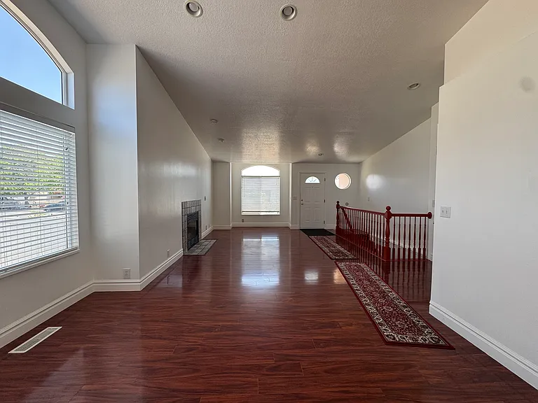 3720 S Hampshire Cir — Photo 5
