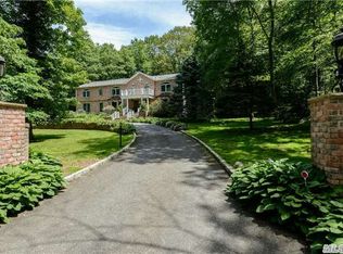 7 Peabody Rd, Cold Spring Harbor, NY 11724