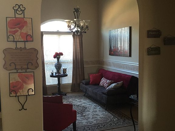 Formal dining/sitting area