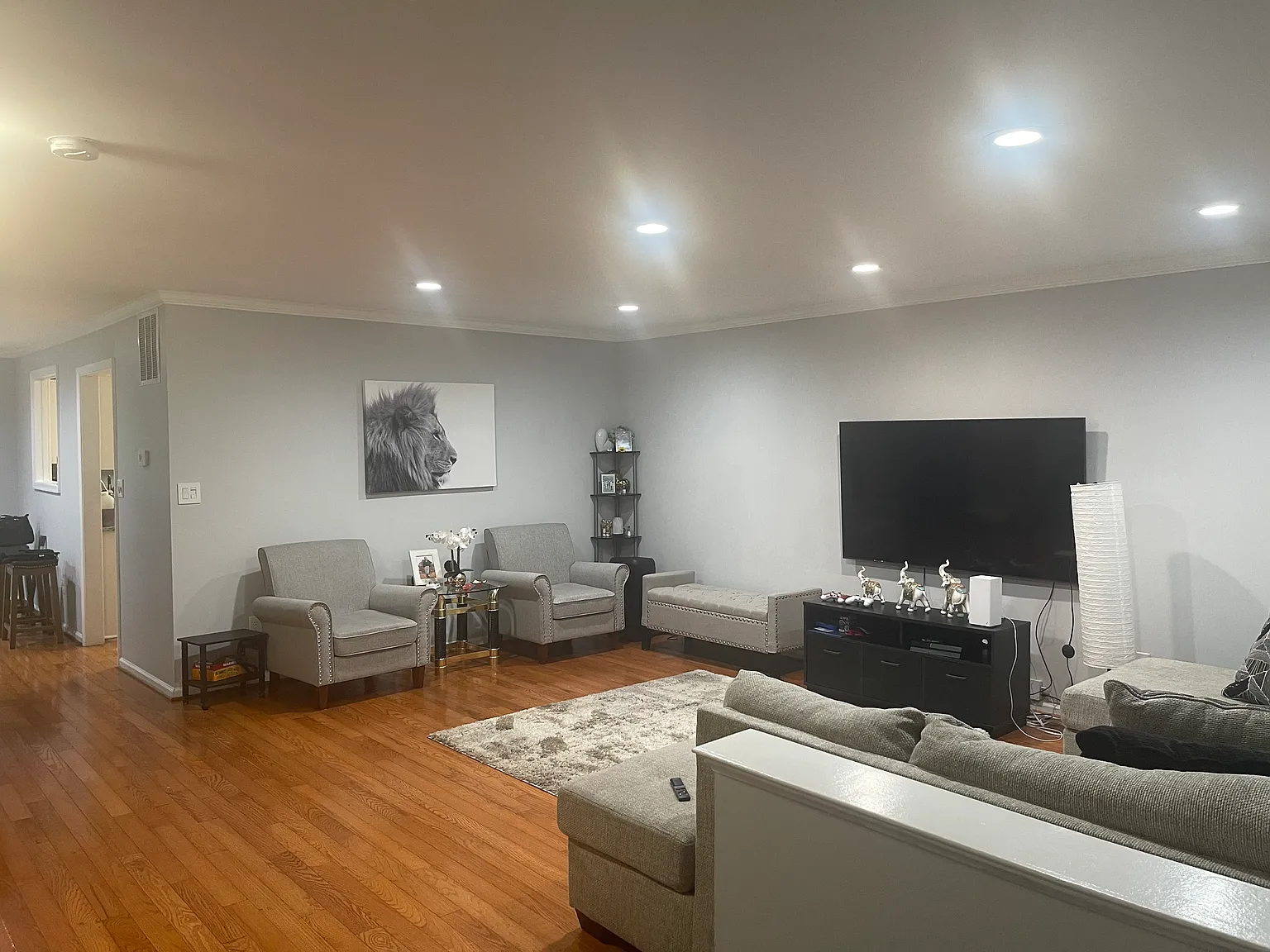 3 bed, 2100 sqft, $2,995 — Photo 4