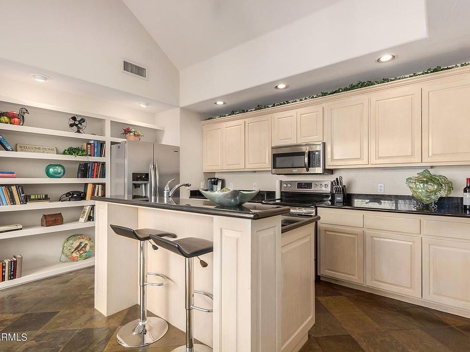 Equipped with stainless steel appliances