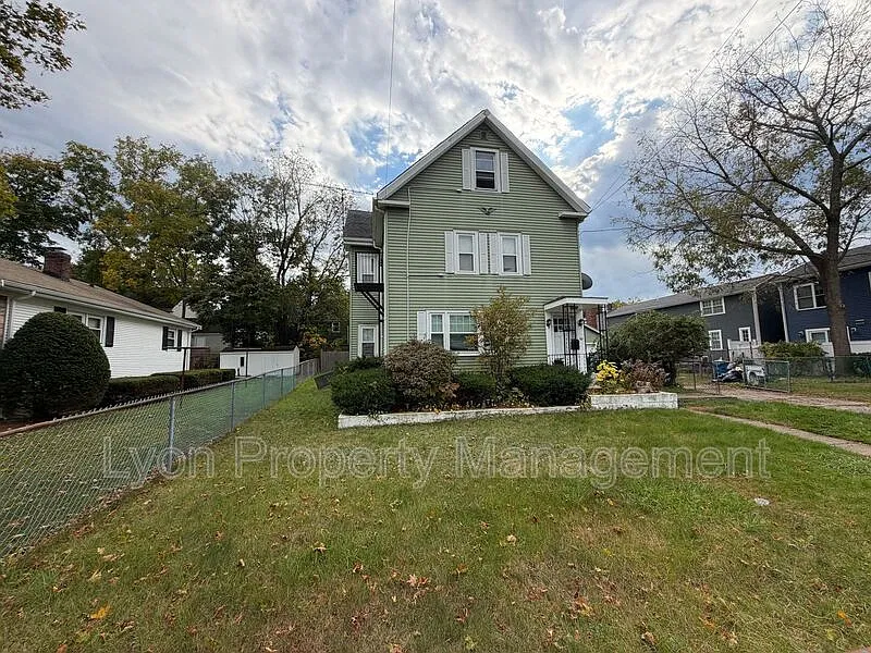 1 bed, 1.0 bath, 800 sqft, $1,800 — Photo 2