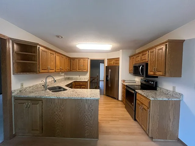 653 Parkwood Cir — Photo 5