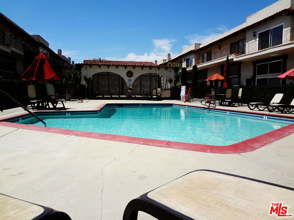 1st image of 5229 Balboa Blvd Unit 33