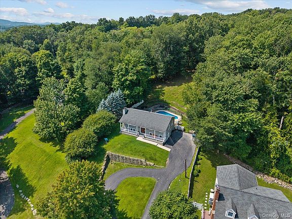 3rd image of 131 Lake Road