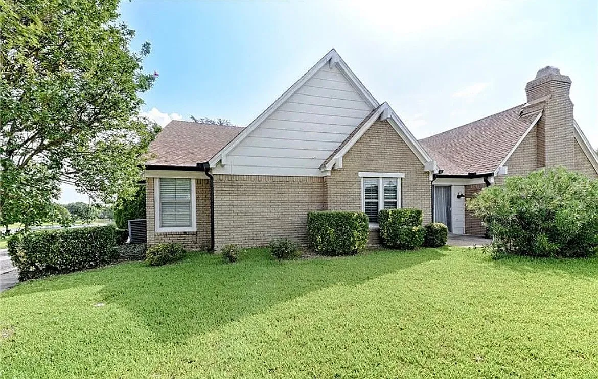 3 bed, 1631 sqft, $2,450 — Photo 2