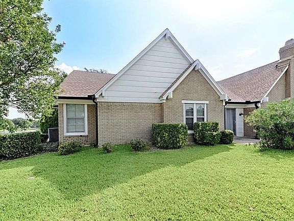 2nd image of 2601 Country Pl