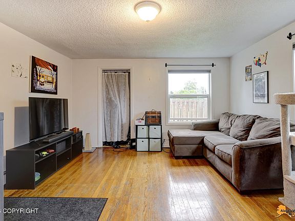 5th image of 4004 Garfield St