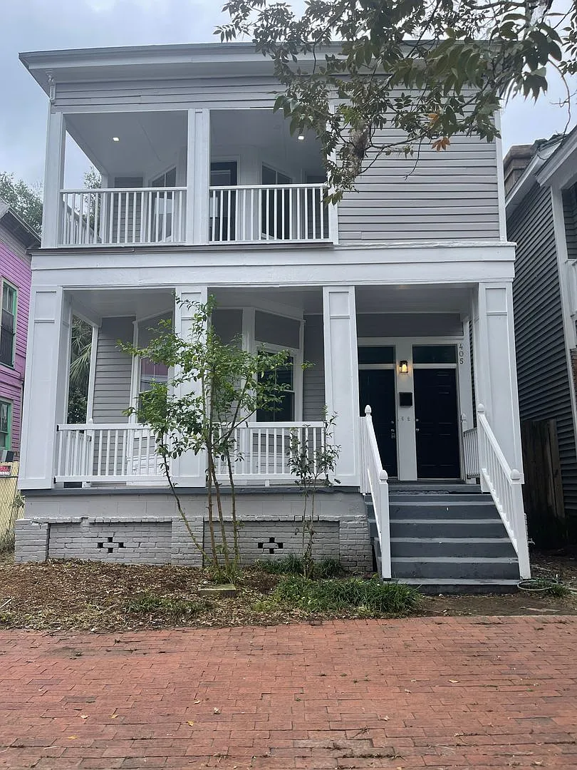 Charming Historic Duplex In the Heart if Savannah's Historic District — Photo 1