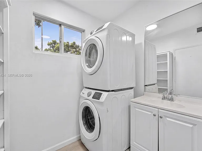 1169 NW 30th St — Photo 9
