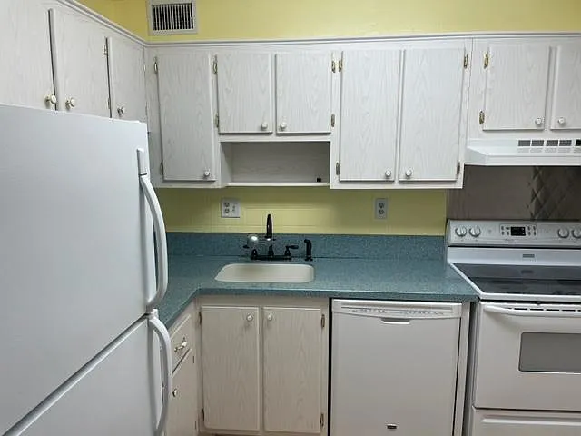 1401 NW 45th St #2 — Photo 5