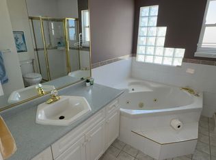 325 W 24th St, North Vancouver, BC V7M 2C7