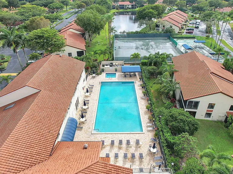 10615 Ocean Palm Way #102 — Photo 44