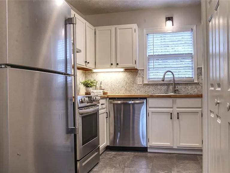 587 Wedgewood Dr — Photo 4