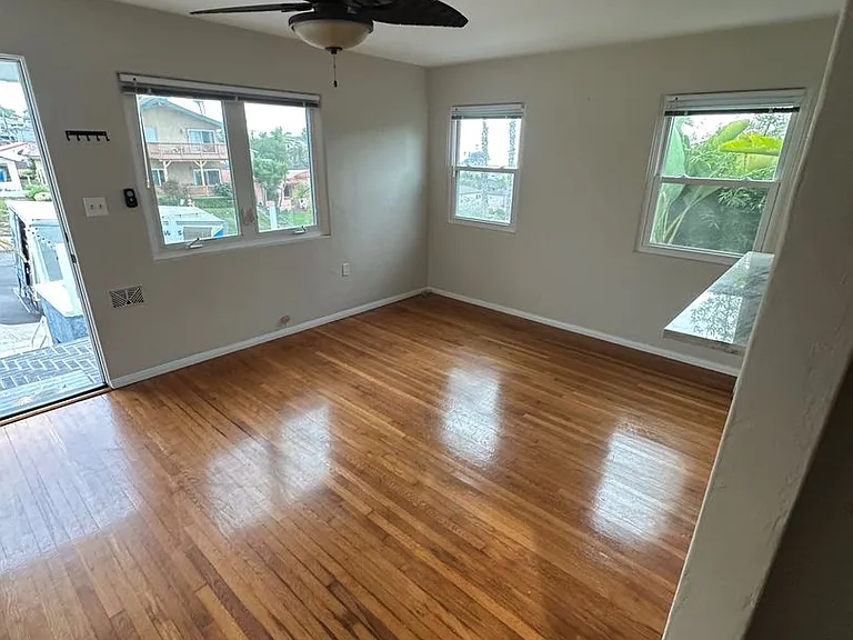 4462 Santa Monica Ave — Photo 29