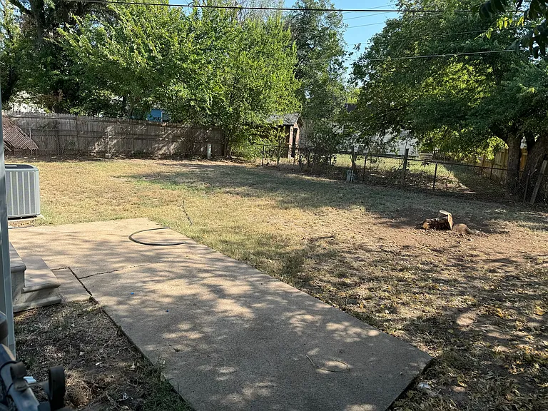1417 W Hudson Dr — Photo 2