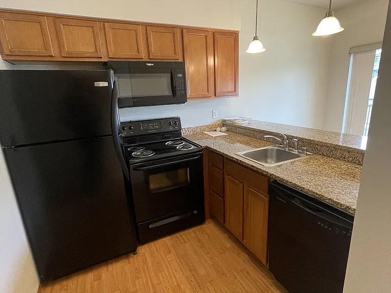 2001 E Sunset Dr — Photo 3