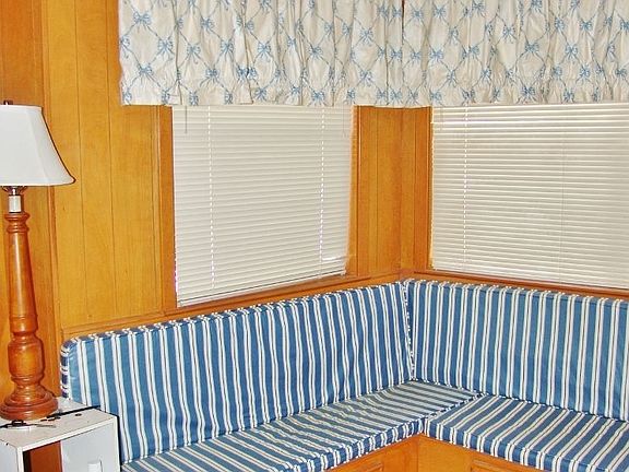4th image of 209 N Fairview St