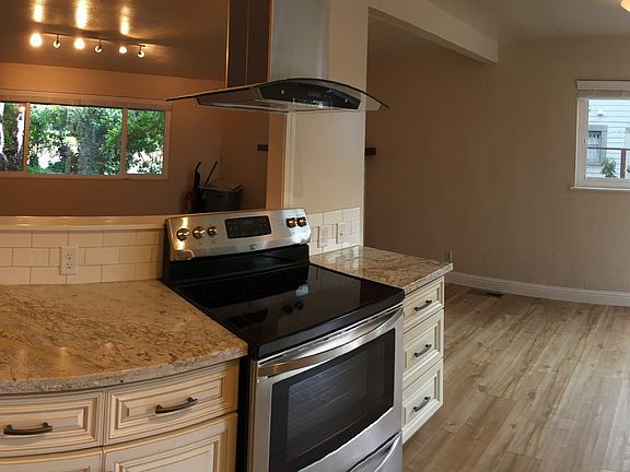 Kitchen / Dinning