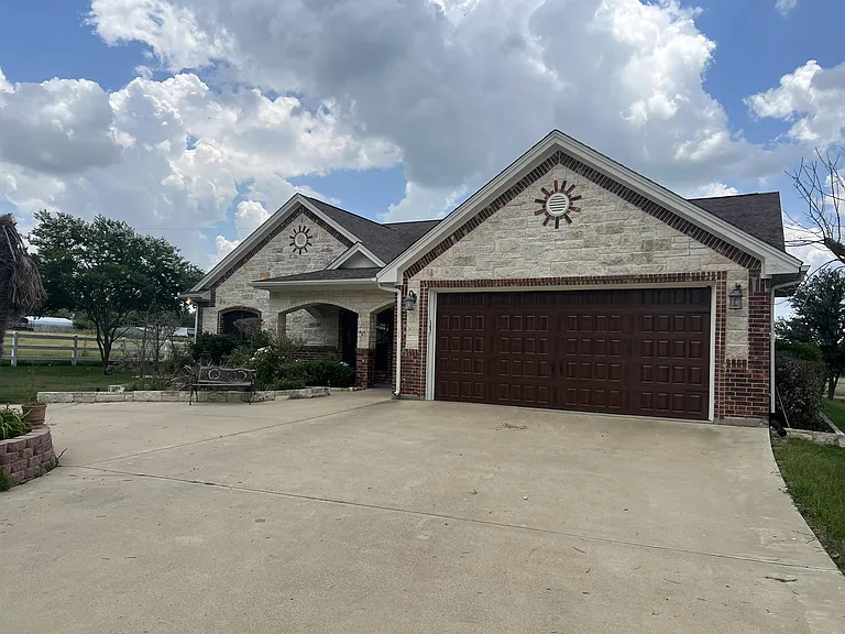 1661 E FM 93 — Photo 2