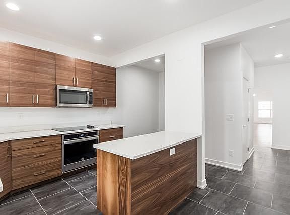 3rd image of 1151 E Rich St #1151