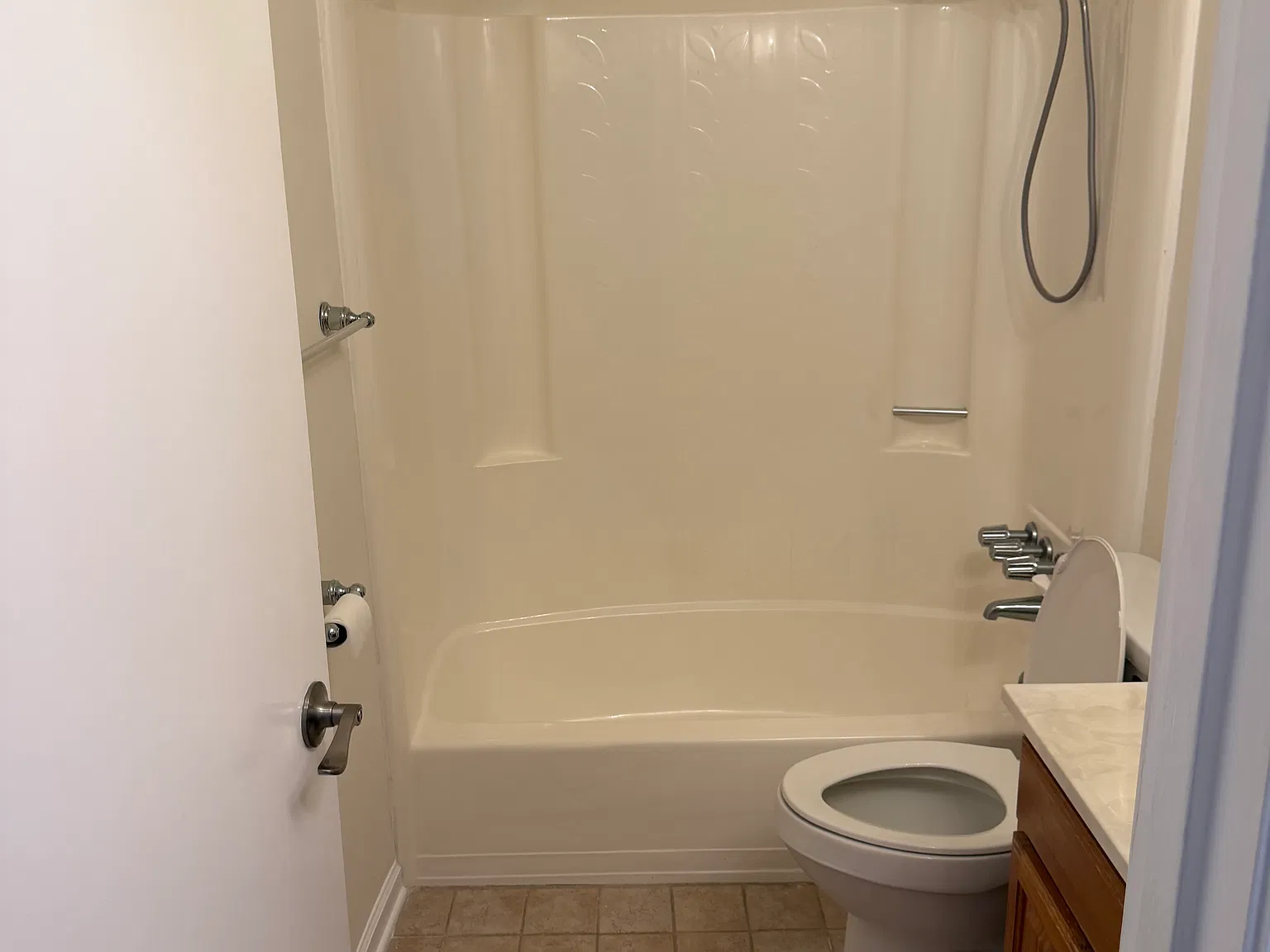 3 bed, 1288 sqft, $2,350 — Photo 3