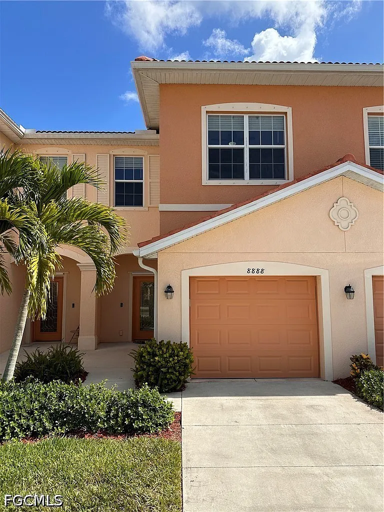 3 bed, 2.5 bath, 1942 sqft, $1,950 — Photo 1