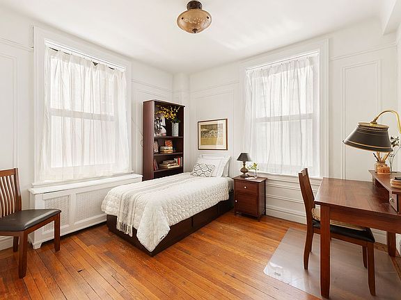 3rd image of 395 Riverside Dr APT 1D