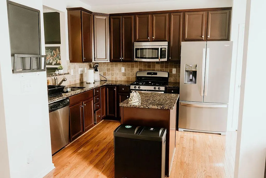 272 W Bland St — Photo 3