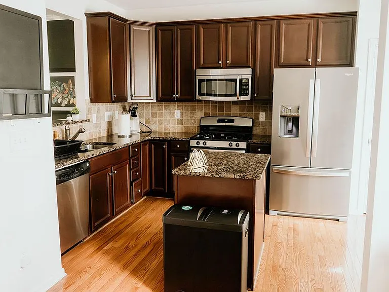 272 W Bland St — Photo 3