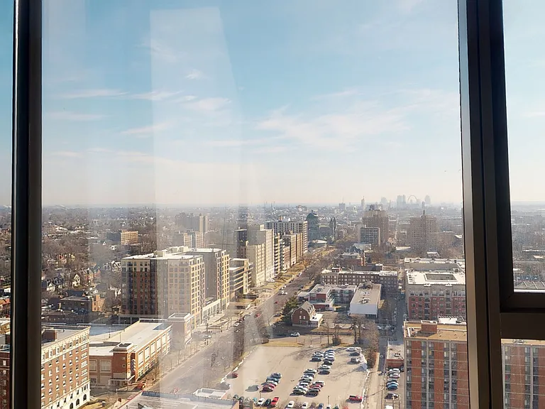 One Hundred Above the Park — Photo 203
