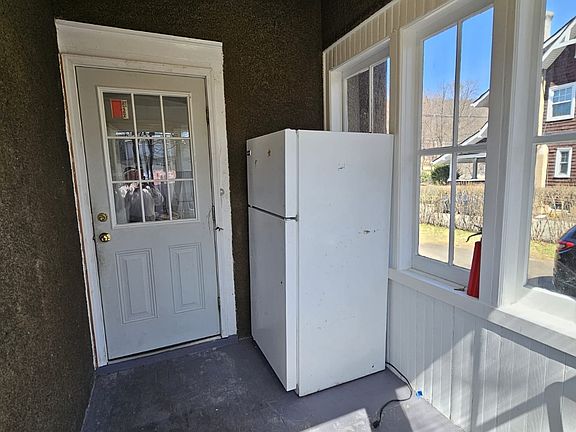 5th image of 127 Wayne Ave #1