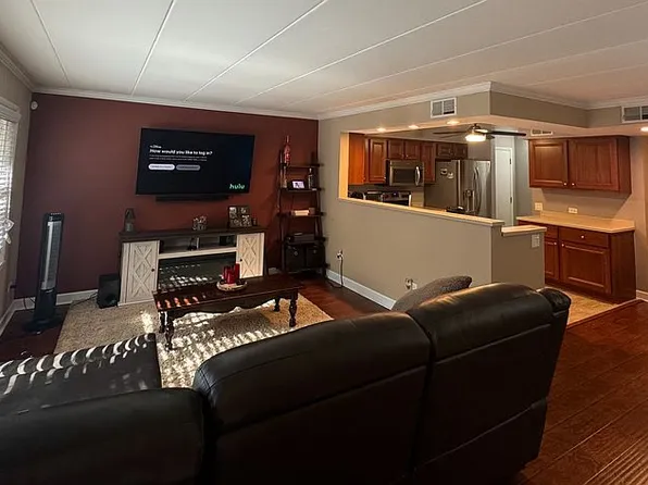 9620 W Higgins Rd APT 1F, Rosemont, IL 60018