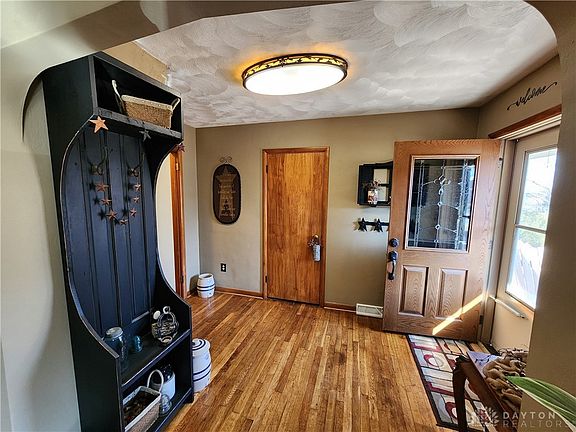 3rd image of 834 Young St